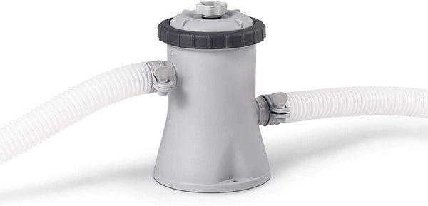 Intex Kartuschenfilterpumpe 28602 mit angeschlossenen Schläuchen – Produktansicht auf Weiß